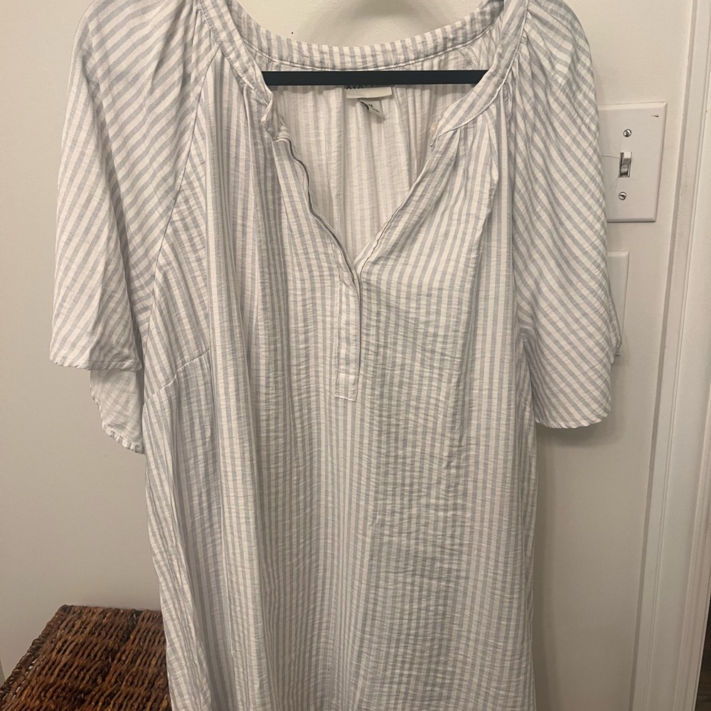 Striped White and blue Ava and Viv Top